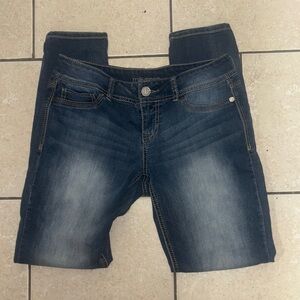 Maurices Dark Wash Cropped capri pants size M-R woman’s size 8-10